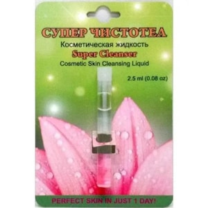 Puede incluir: Un líquido limpiador cosmético para la piel en un vial transparente, empaquetado en una tarjeta verde y rosa. La tarjeta presenta texto en ruso e inglés, incluyendo "Super Cleanser" y "2,5 ml". El fondo muestra una flor rosa.