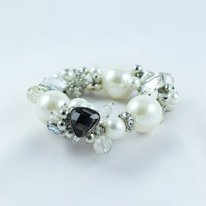 Pearl bracelet,  Bridal Jewelry,  Stretch Bracelet  Wedding Jewelry,  Bridesmaids Bracelet,  Gift For Her,  Gift For Mom,  Holiday Gift