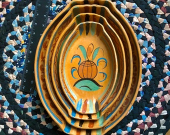 Juego de 4 bandejas apilables diferentes de cerámica mexicana vintage Tlaquepaque Tonalá, ideales para hornear y servir. Arte popular mexicano vintage, cerámica roja pintada a mano.