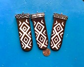 3 Ethnic Tribal Pendant Inlaid Bone Diamonds Ebony Wood Silver Cap Tongue Shape Gypsy Boho African Trade Bead Mud Bone Jewelry Supplies Art