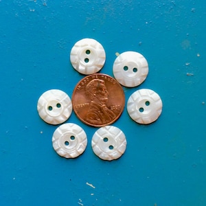 10 Vintage Pearl Buttons Carved Mother of Pearl 1940&#39;s Four Winds 1/2&quot; 12mm Collectible Notions Doll Antique MOP White White Fresh Water?