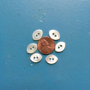 10 Vintage Pearl Buttons Eye Shaped Carved Mother of Pearl 1920 1/2"x 3/8" 12.7mm x 9.5mm Round Center Notions Costume Dolls Baby Button