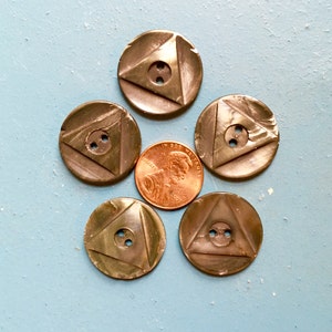 SALE! 10 Vintage Pearl Buttons Hand Carved Triangles Smoked Grey Mother of Pearl 1940's 7/8" 22mm 34L Notions Costume Antique MOP Unusual