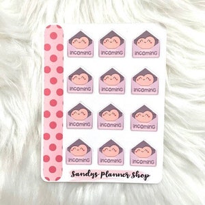 Op de afbeelding: Een vel stickers met een roze en witte stippenrand. De stickers bevatten een roze envelop met een hartje erin en het woord "incoming" eronder. Het vel bevat ook de tekst "Sandys Planner Shop".