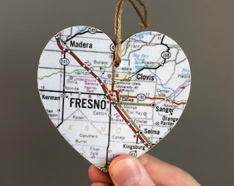 Adorno de corazón con el mapa de Fresno, adorno de Fresno, CA, regalo de Fresno, mapa de Fresno, California, Universidad Estatal de California, regalo de graduación