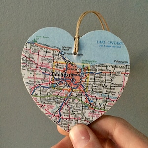Rochester Map Herzverzierung, Rochester NY Ornament, Rochester Geschenk, Rochester NY Karte, Universität von Rochester, ROC, Abschlussgeschenk