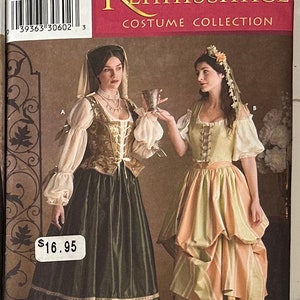 Puede incluir: Patrón de la colección de disfraces renacentistas de Simplicity. El paquete presenta a dos mujeres con vestidos de estilo renacentista. Un vestido es verde y dorado, el otro está a rayas en tonos melocotón y verde. Incluye opciones de tallas.