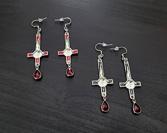 Pendientes Crucifijo Invertido con Gota de Sangre, rojo o negro