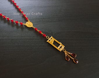 Collar de guillotina con cuentas y gota de sangre, estilo rosario, acero inoxidable en tono dorado.