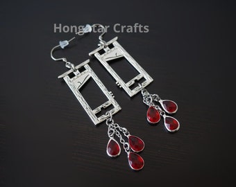 Pendientes de guillotina con gotas de sangre