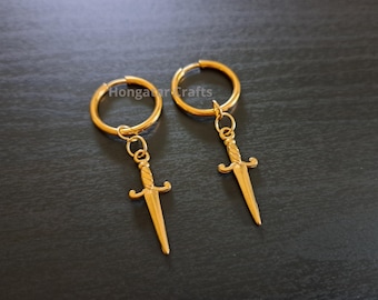 Pendientes de daga con aro, tono dorado