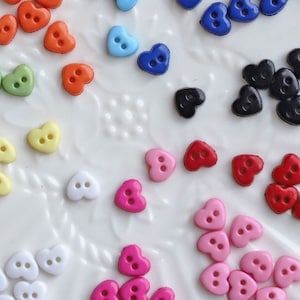 Botões minúsculos em formato de coração de 6 mm, em 10 cores, micro mini botões, perfeitos para fazer roupas de boneca