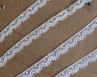 Ribete de encaje de algodón de reliquia francesa de 8 mm cortado a medida, en beige y blanco, hecho en Francia, encaje pequeño perfecto para ropa de muñeca