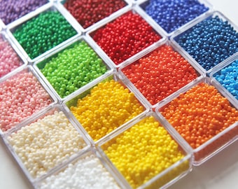 Cuentas de semillas de cerámica premium de 2 mm/0,08 pulgadas, en 20 colores, cuentas de semillas opacas, suministros para manualidades, paquete de aproximadamente 5 gramos / 450 piezas