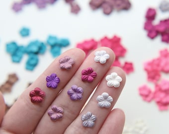 9 mm / 0.35インチの小さなサテン生地の花、20色、縫い付け花、ウェディングドレスのアップリケ、人形のドレス用のミニ花飾り、20個/100個