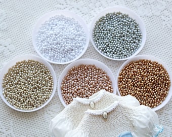 Perles de fausses perles de qualité supérieure de 2 mm, en 6 couleurs, parfaites pour les vêtements de poupée, les fournitures artisanales, paquet d'environ 3 grammes / 375 pièces