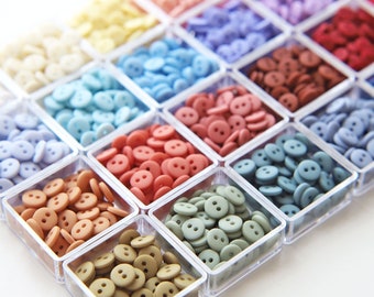 7,5 mm kleine runde Knöpfe aus Kunstharz mit mattem Finish, in 24 Farben, Miniknöpfe für Puppenkleidung, Bastelbedarf – B067