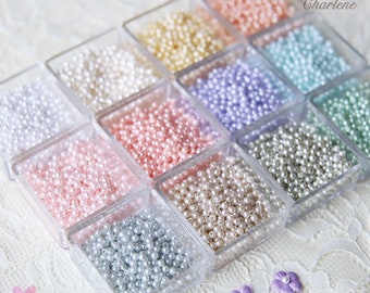 Petites perles synthétiques de qualité supérieure de 2 mm, en 12 couleurs, parfaites pour les vêtements de poupée, les fournitures créatives, paquet d'environ 3 grammes / 375 PCS