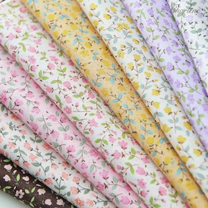 Tessuto a piccoli fiori premium pretagliato in cotone 100% 70 × 50 cm, in 8 colori, stampa piccola, perfetto per mini lavori di cucito. Pretagliato a 70×50 cm