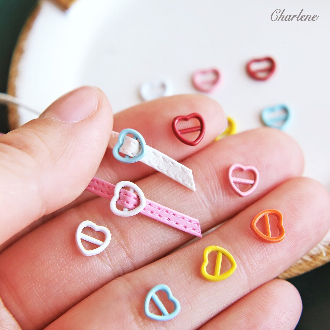 10 PC - Fibbie e borchie super piccole da 6 mm (diametro interno), in 6 colori, per progetti di cucito per bambole, forniture artigianali - Italia