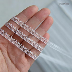 Delicato rivestimento in pizzo bianco di cotone minuscolo da 6 mm/0,24", perfetto per progetti di cucito di bambole, forniture artigianali per cucito, venduto tagliato su misura