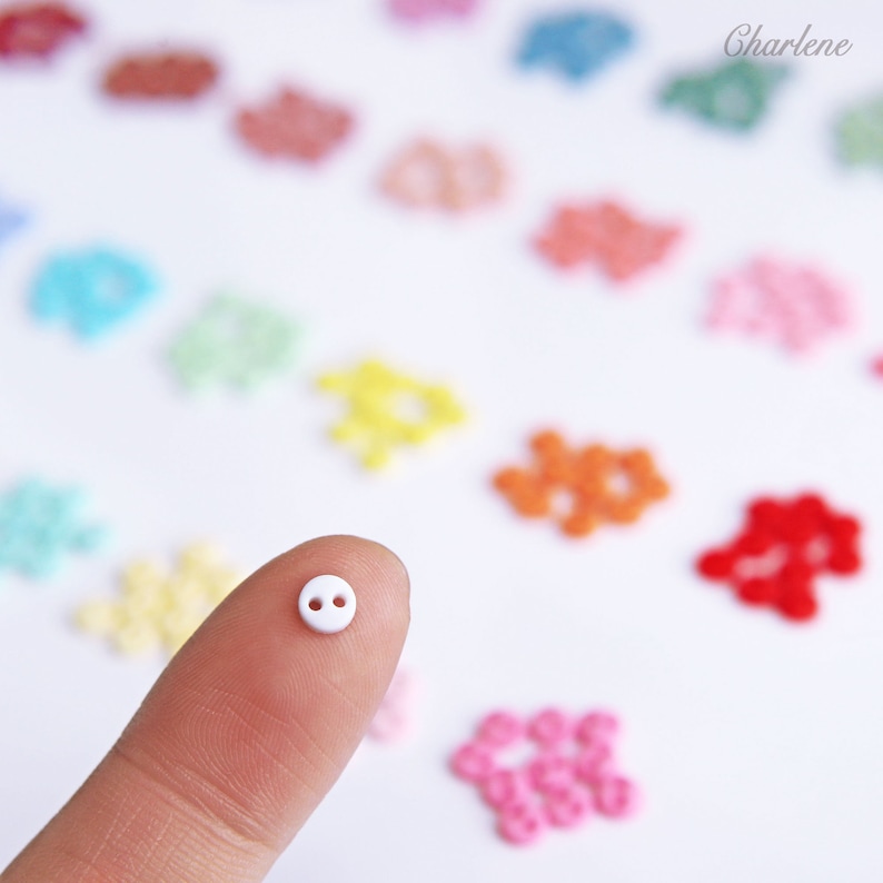 Boutons ronds en polyester super petits de 4 mm, finition mate, en 28 couleurs, micro mini-boutons, parfaits pour les vêtements de poupée image 3