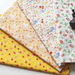 Tessuto di cotone sottile pretagliato con stampa a piccoli fiori, 70 × 45 cm, in 4 colori, per vestiti per bambole e articoli per cucito. Pretagliato a 70 × 45 cm - F016