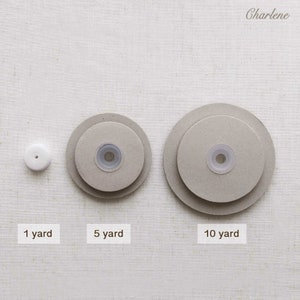 Pu&ograve; includere: Tre cerchi di diverse dimensioni, realizzati in carta marrone, con un piccolo cerchio bianco al centro di ciascuno. I cerchi sono etichettati "1 yard", "5 yard" e "10 yard".