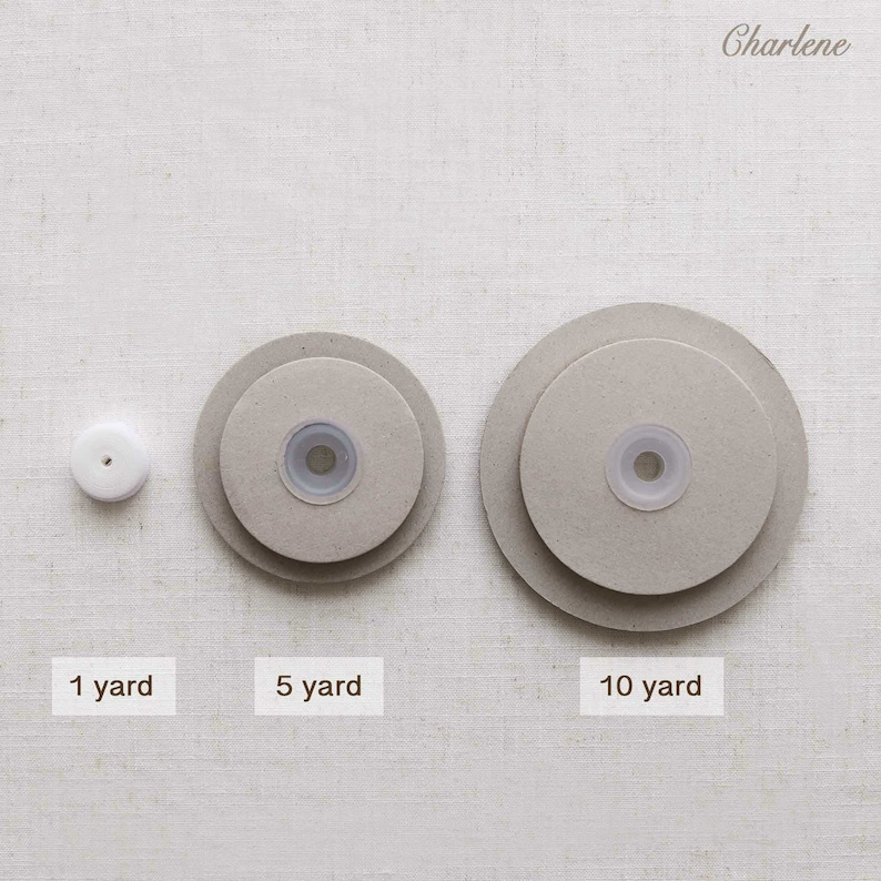 Pu&ograve; includere: Tre cerchi di diverse dimensioni, realizzati in carta marrone, con un piccolo cerchio bianco al centro di ciascuno. I cerchi sono etichettati "1 yard", "5 yard" e "10 yard".