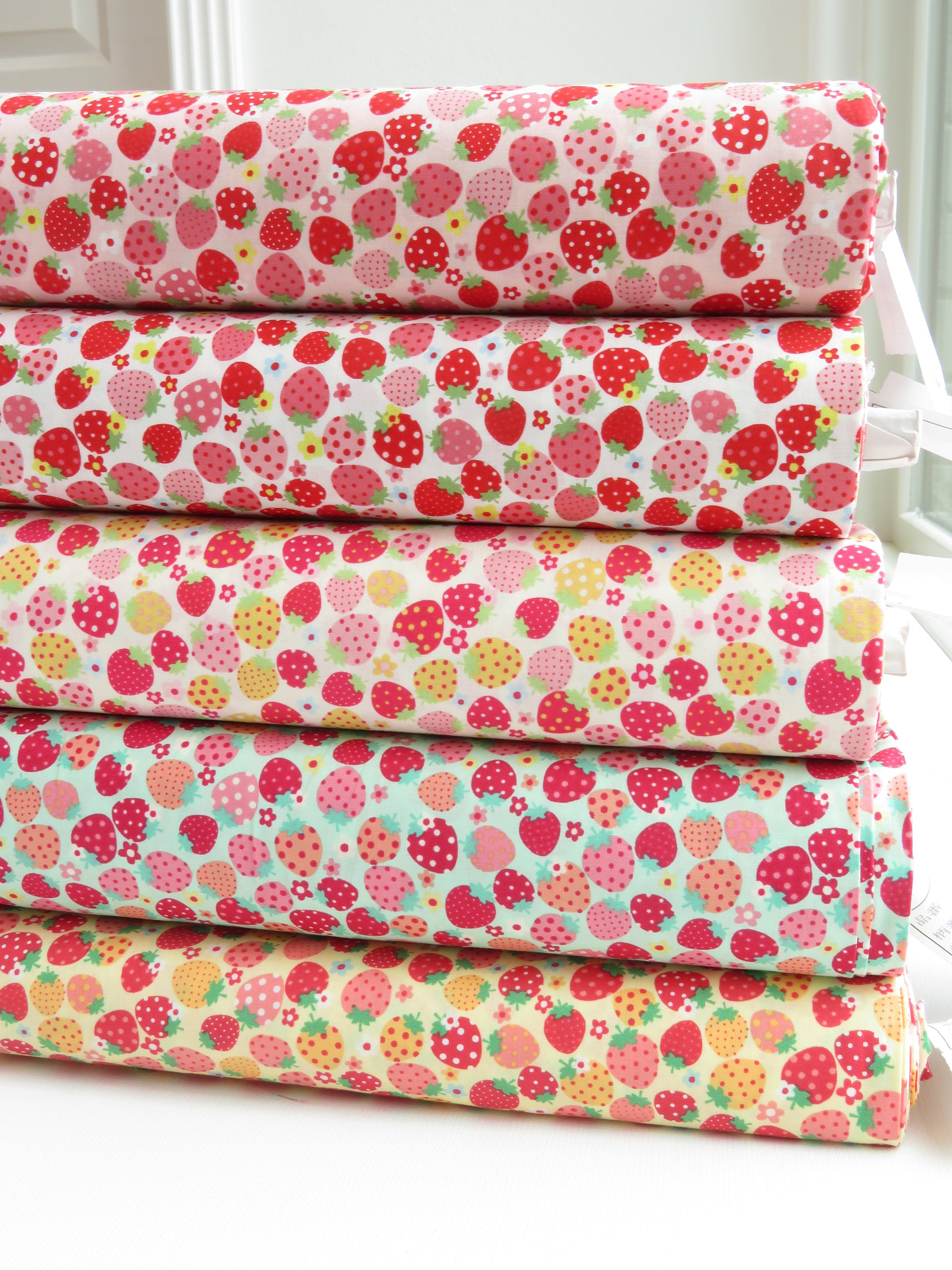 1/2 Yard Yuwa Atsuko Matsuyama Japan | Fancy Berry | AT829719
