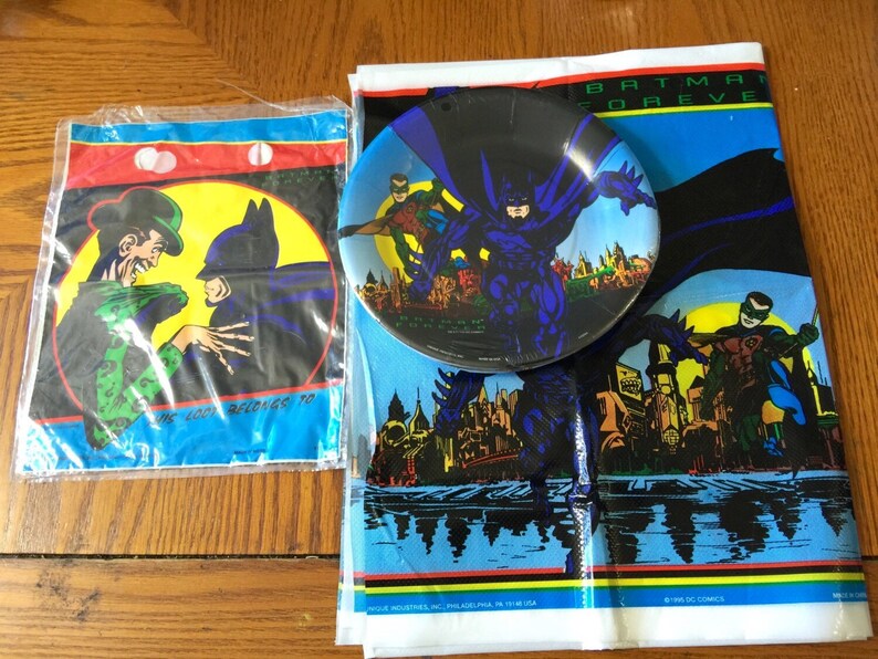 8 Batman Forever party plates