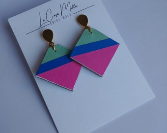 Boucles d'oreilles géométriques, graphiques, losanges, colorées, rose fushia et bleu électrique