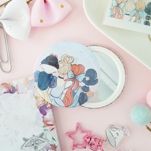 Pocket Mirror - Princesses  (holographic 58mm)