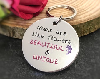 Personalised keyring gift for Mum with Personalisation on reverse, Mother’s Day gifts, gift for mum, Mummy keyring, mum flower gift keepsake