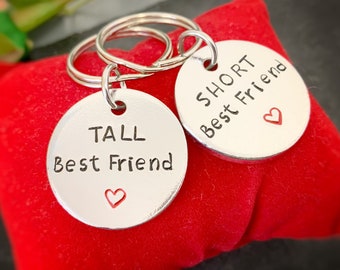 Met de hand gestempelde gepersonaliseerde beste vrienden sleutelhanger cadeauset, speciaal cadeau voor vriend, verjaardagscadeau voor vriend, grappige besties sleutelhanger