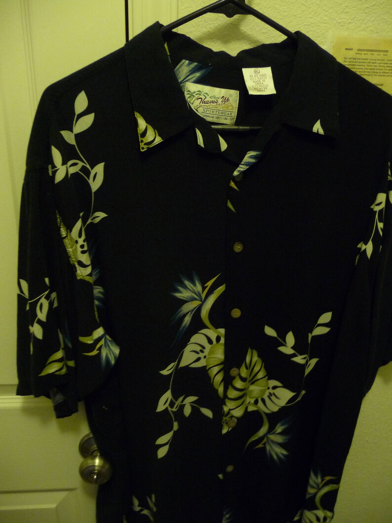 Gently Worn Thumbs Up Men/'s Hawiian Aloha shirt SS XL Floral Design Dad Wear Alert!!!