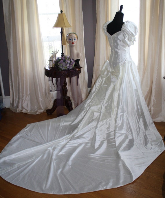 It all starts with a feeling. This dramatic Silk Dupion ball gown has a  deep V-neckline… | Justin alexander wedding dress, Bow wedding dress, Wedding  dresses simple