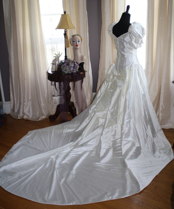 Gown 154 Early 1990 s Pure White Faux Dupioni Silk Basque Waist