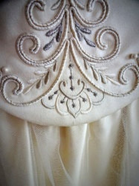 Gown #M170 ~ Palest Peach/Ivory Embroidered Jessi… - image 3
