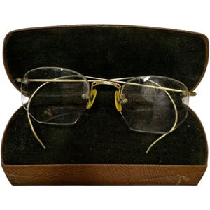 May include: A rustic wooden sign with the text "Welcome to our home" in a handwritten style. The sign is rectangular, with a distressed finish, and features a simple, inviting design. It's suitable for indoor or outdoor use.