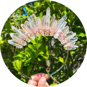 The Havva: tiara de corona de racimo de cuarzo de cristal transparente corto en una diadema con alambre de oro, plata u oro rosa