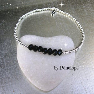 Bracelet en argent massif et perles facettées en verre noir image 1