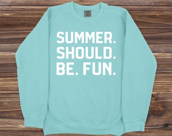 Zomer. Zou moeten. Zijn. Plezier. | Comfortkleuren Unisex Sweatshirt | Citaat zomerhuis | Meerdere kleuropties | Op bestelling gemaakt