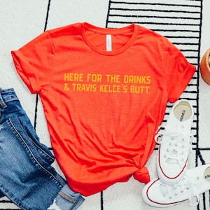 The ORIGINAL* Here For The Drinks & Travis Kelce&#39;s Butt | Kansas City Pride Shirt | Unisex Short Sleeved Shirt | Made To Order