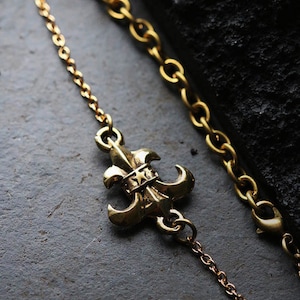 Fleur-de-lis symbol / lily / Charm bracelet by Defy - Handmade Jewelry