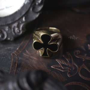 Anello Club originale realizzato e disegnato da Defy. / Gioielli unici / Accessori in stile dark / Design speciale