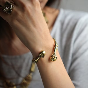 Skulls Bracelet,Skulls Handcuff,Skulls Bangle,Human skulls Handcuff,Anatomical Handcuff