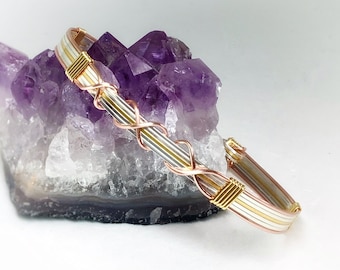 "Dreifarbiges Wire Wrapped Armband: Silber, Gold & Roségold ""Drei Küsse"""