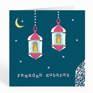 Ramadan Mubarak Karte in Marineblau mit Laternen, Halbmond und Sternen - DM01