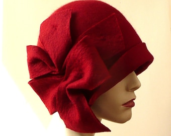 Cappello in feltro rosso, feltro Cloche, cappello Cloche, cappello in feltro, cappello in feltro del 1920, cappello rosso intenso, cloche, cappello vittoriano, cappello degli anni '20, cappello da donna, cappelli di Downton Abbey